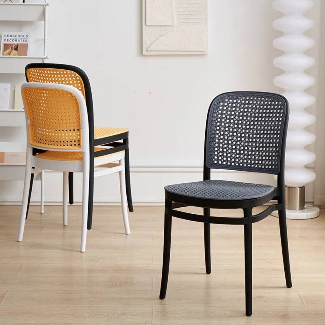 Chaise design en rotin