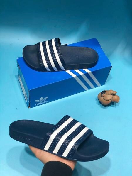 Claquettes bleues Adidas