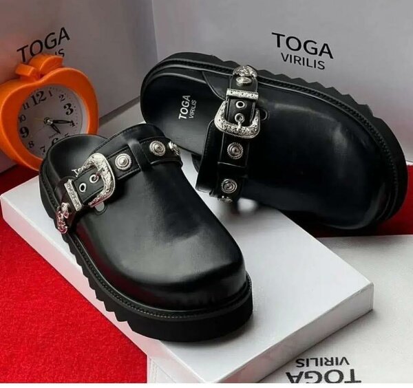 Mules Louis Vuitton en cuir noir