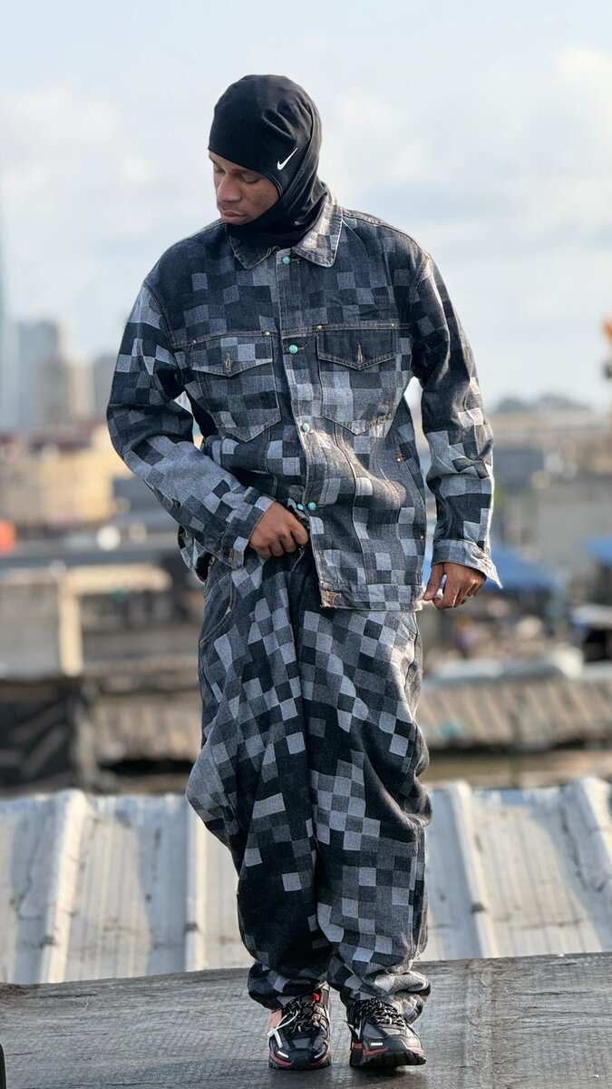 Ensemble streetwear en jean stylé