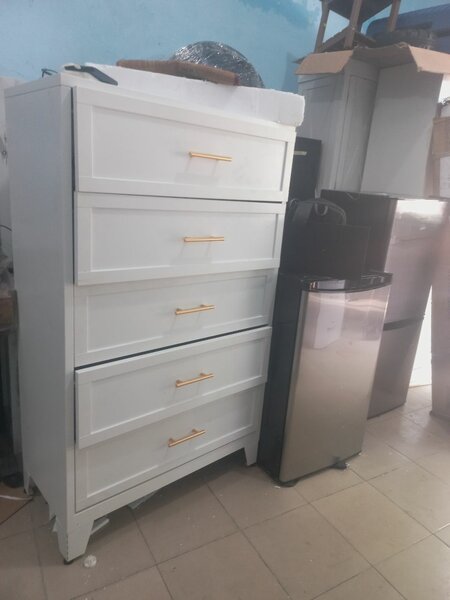 Commode blanche moderne