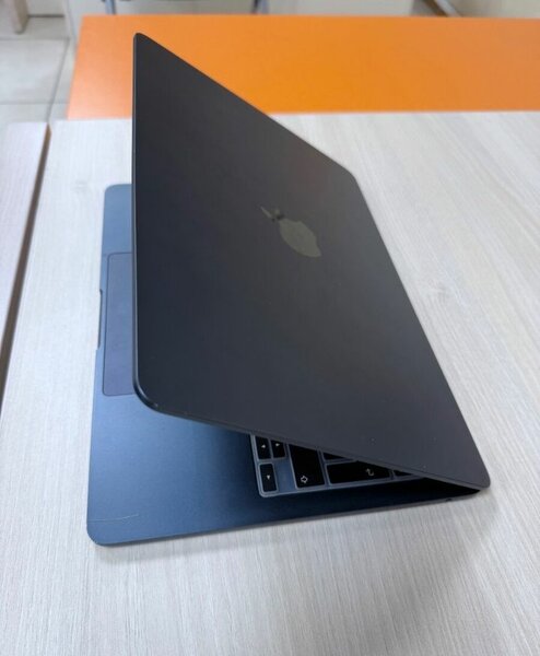 Laptop ultrafin Apple