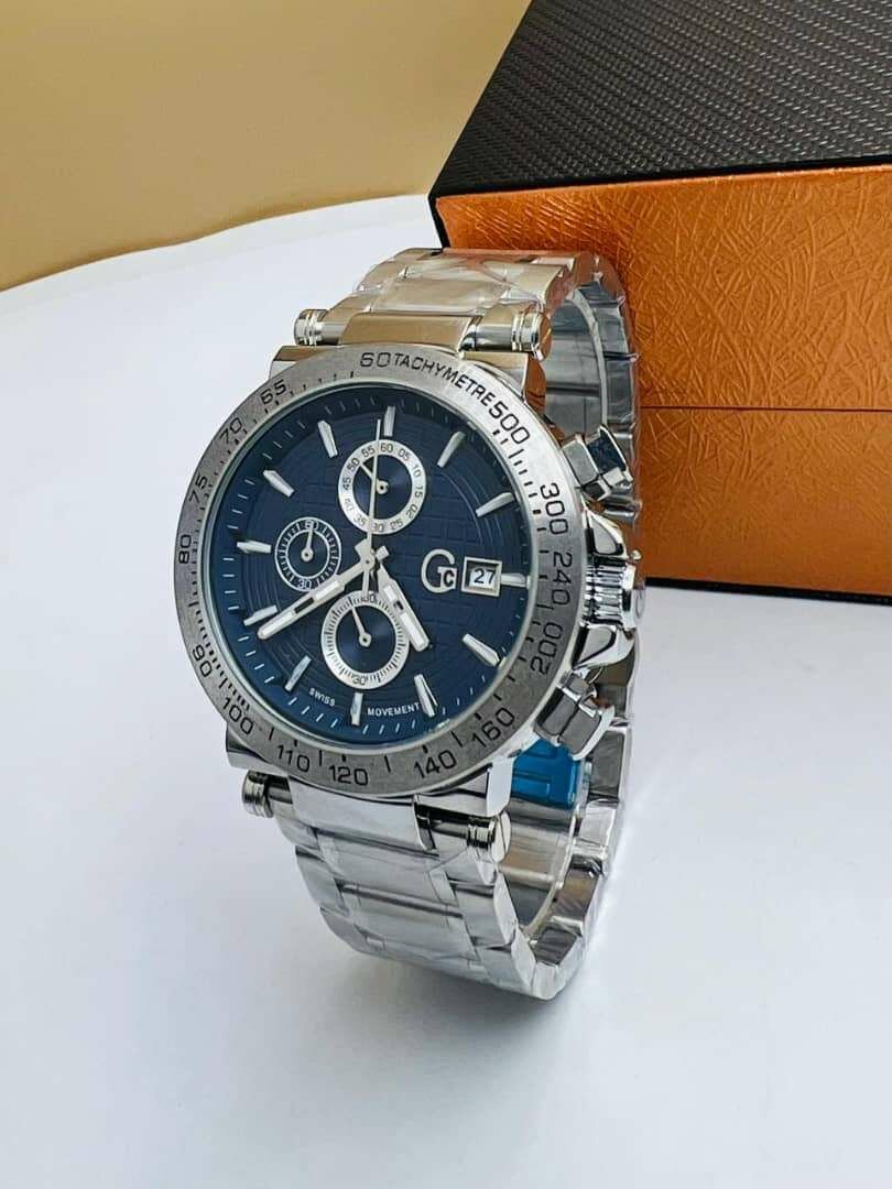 Montre de luxe disponible