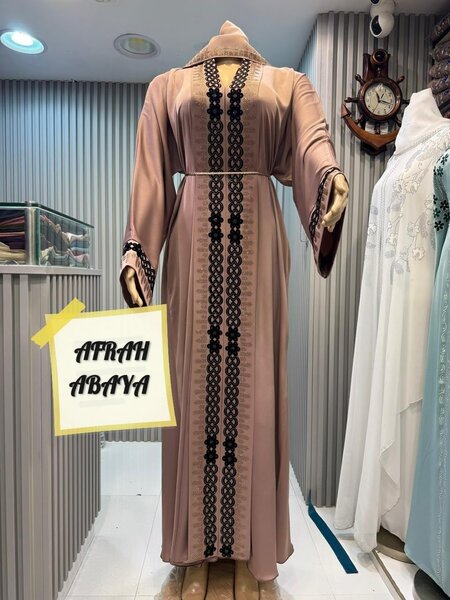 Élégante Abaya Moderne