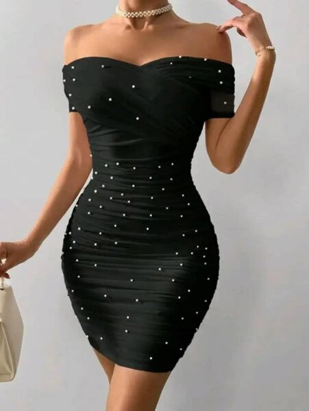 Robe noire perlée élégante