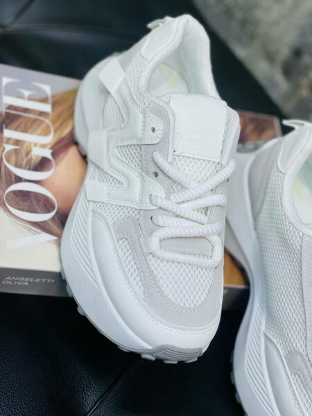 Ladies sneakers Original and boxed