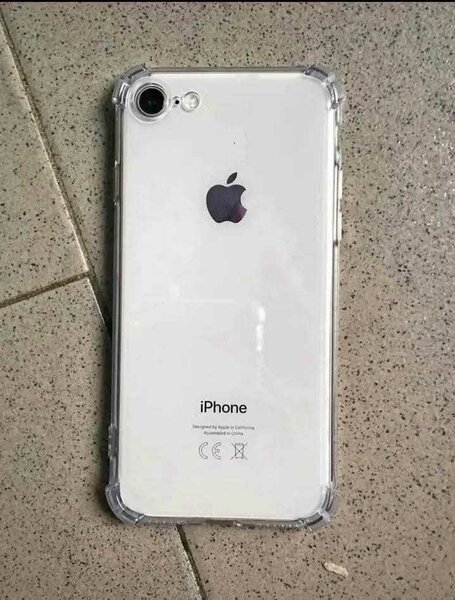 iPhone avec coque transparente