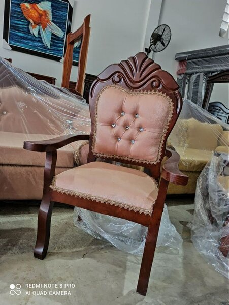 Fauteuil vintage en bois et velours rose