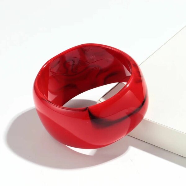 Bracelet large rouge élégant