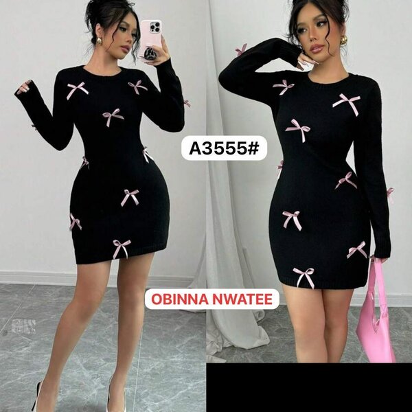 Robe noire avec nœuds roses