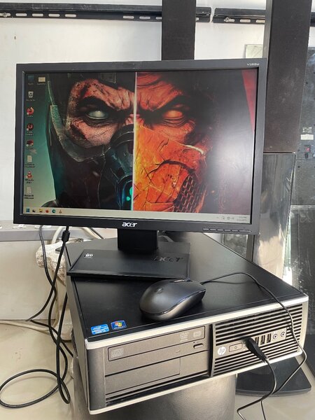 COMPLETE DESKTOP COMPUTER