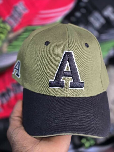 Casquette sportive avec initiales