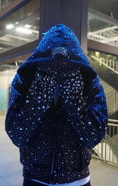 Veste à capuche noire à strass