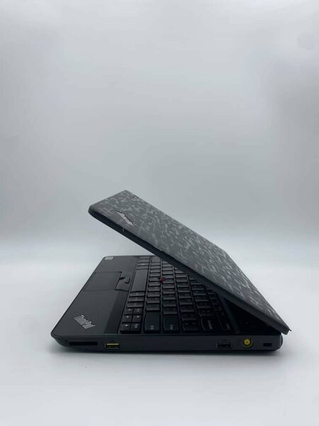 Lenovo Thinkpad x121e 11 inches Screen S