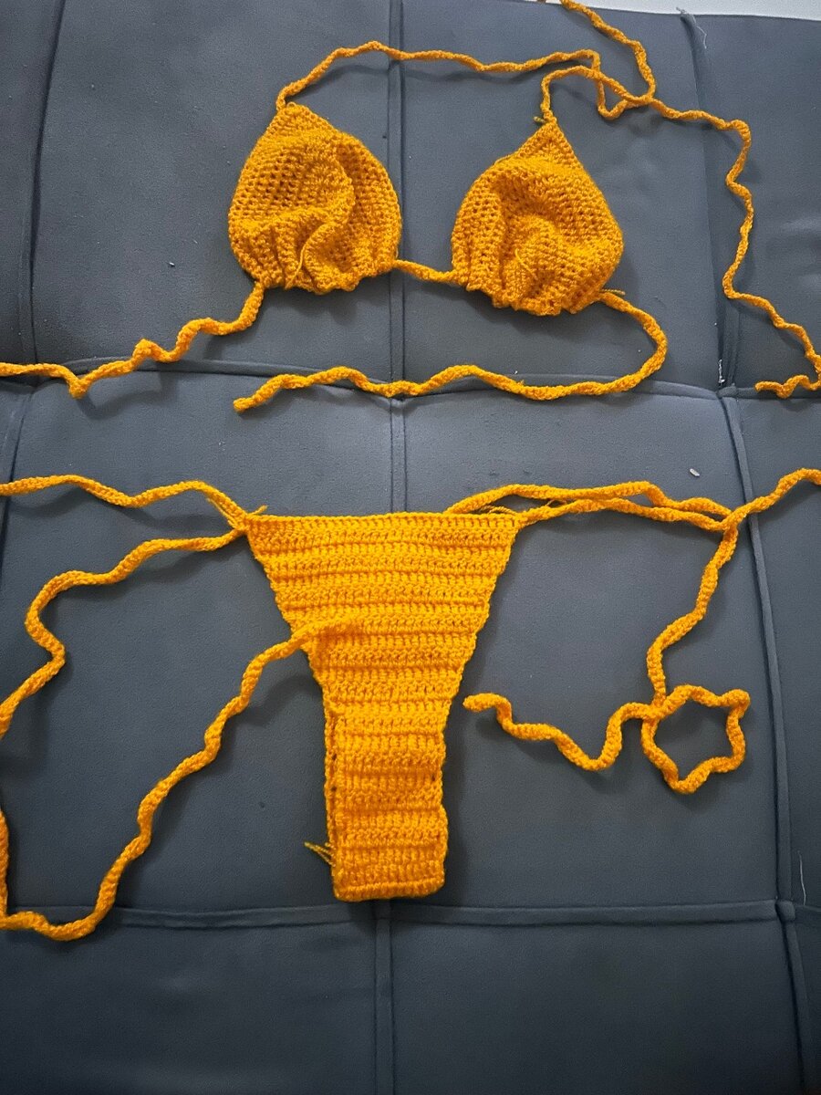 Bikini tricoté jaune vibrant