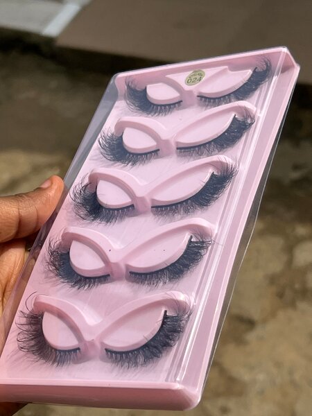 cils yeux de biche volumineux