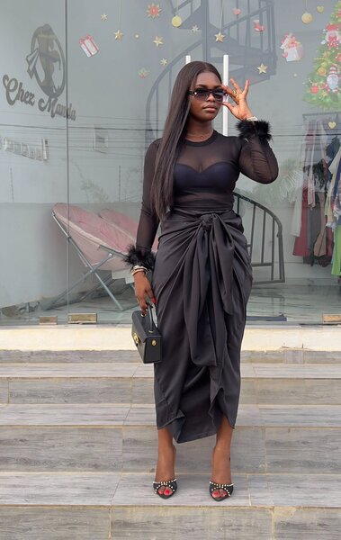 Robe noire élégante pour femme