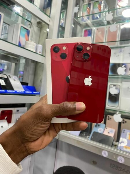 iPhone 13 rouge neuf 128 Go