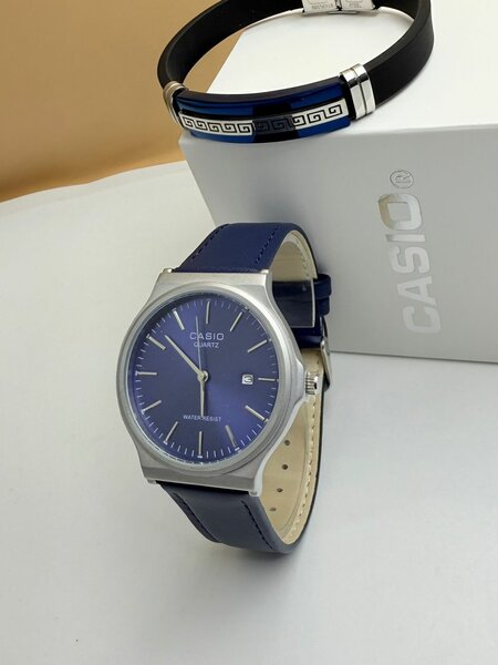 Montre  Casio bleu Classique