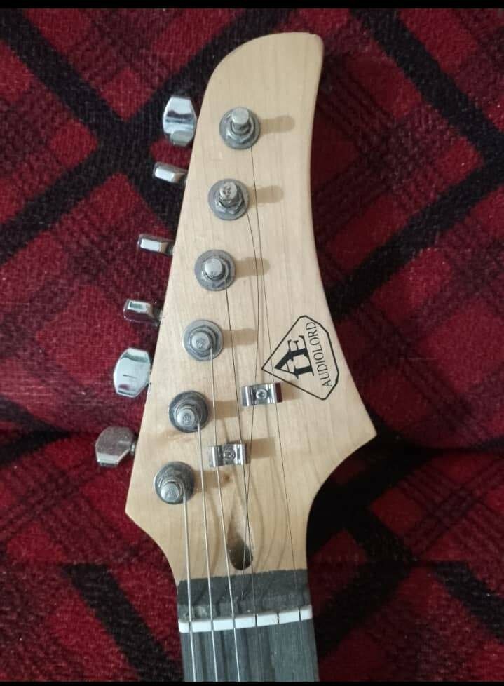 Guitare électrique sunburst vintage