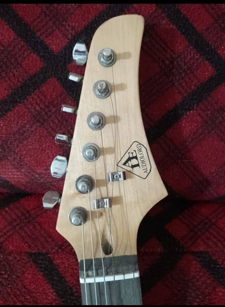 Guitare électrique sunburst vintage