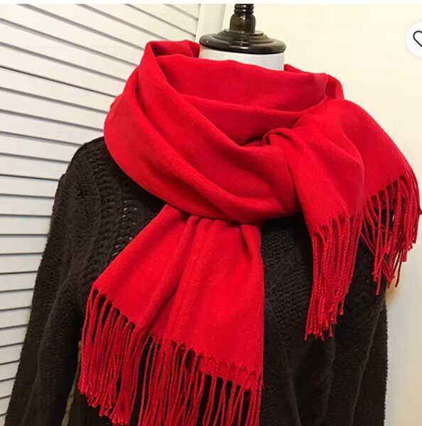 Écharpe en laine rouge élégante