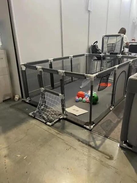 Baby playpen  with 30 soft balls