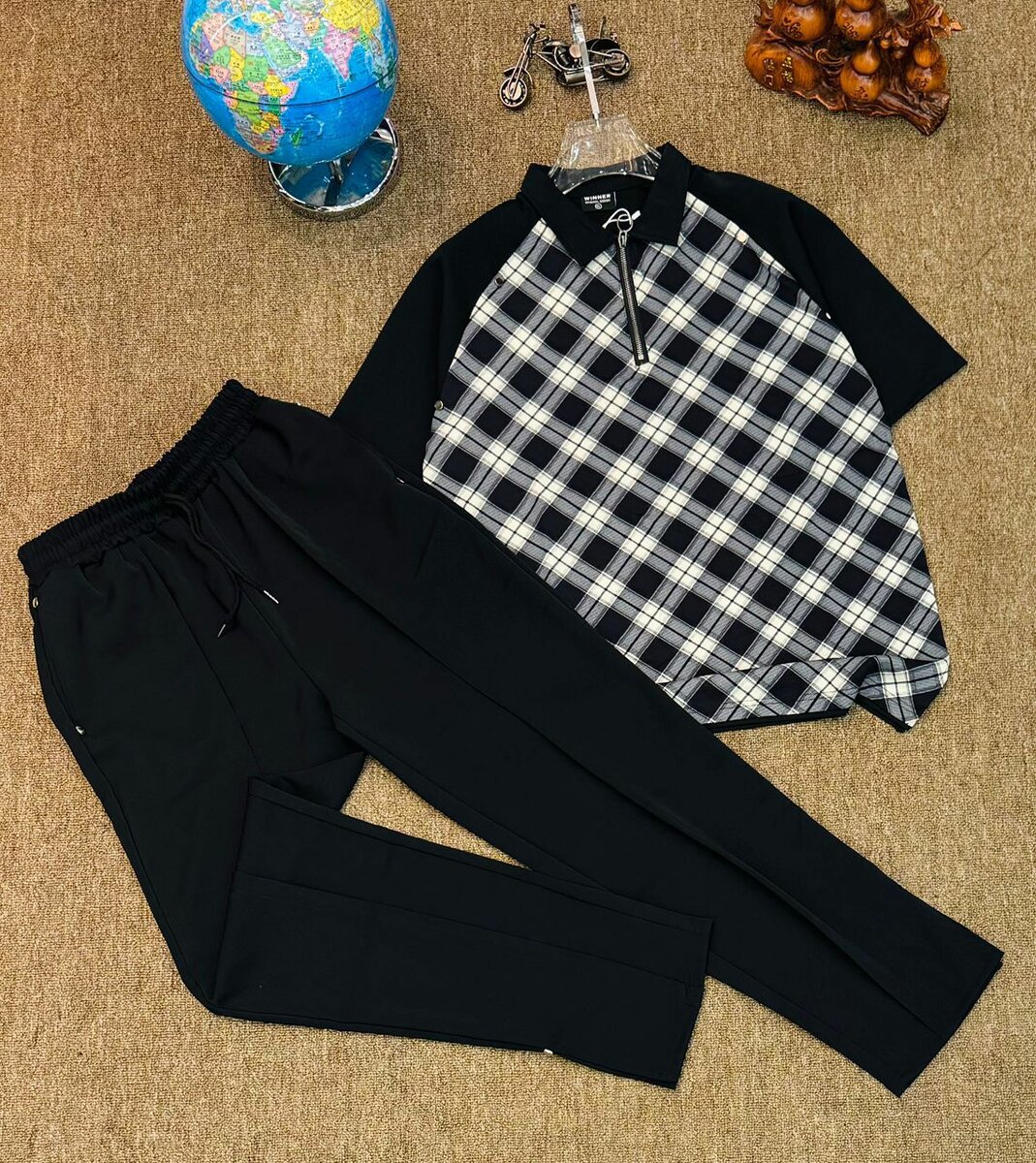 Ensemble homme chic avec motif carreaux