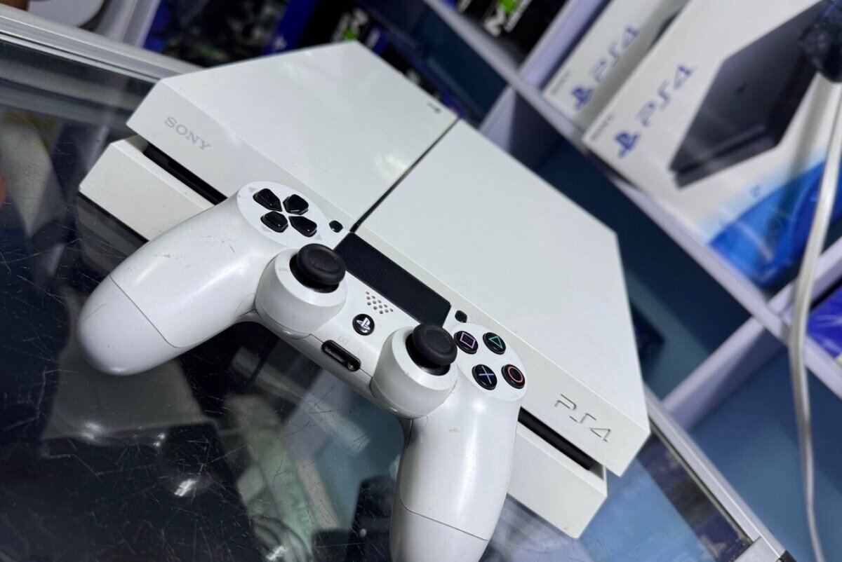 Console PS4 Blanche