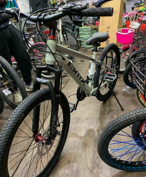Vélo électrique BMX gris
