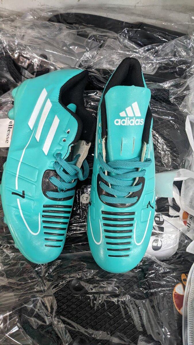 Kids soccer Boots