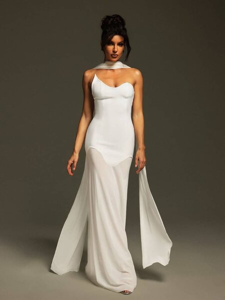 Robe élégante blanche soirée