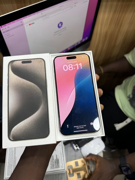 15 pro max casiment neuf avec carton