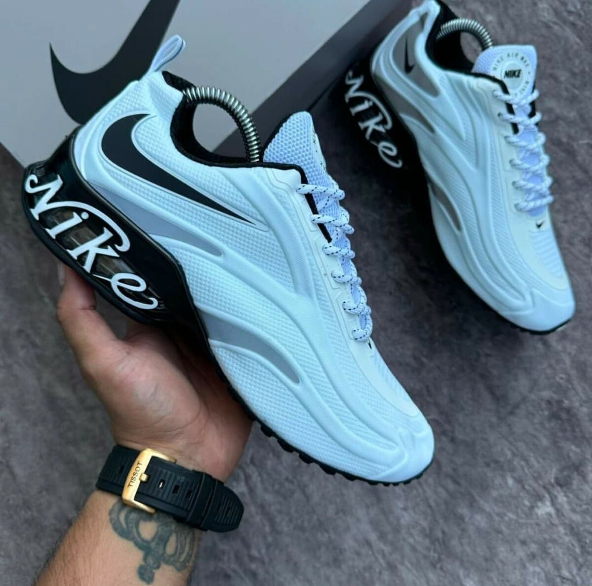 NIKE CLASSIC
