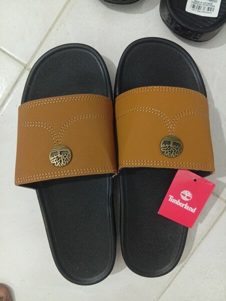 Claquettes élégantes pour hommes