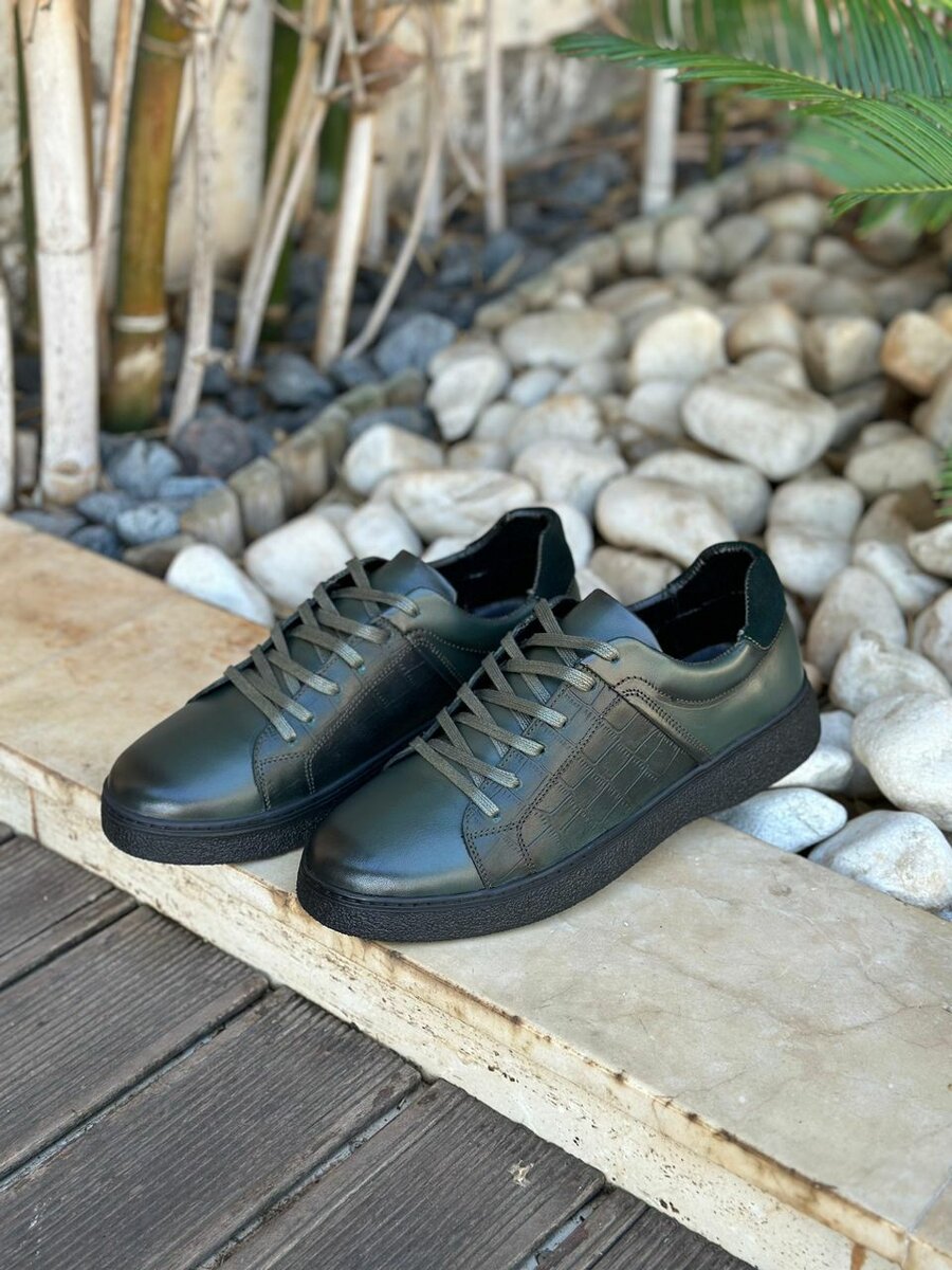 Sneakers en cuir noir élégants