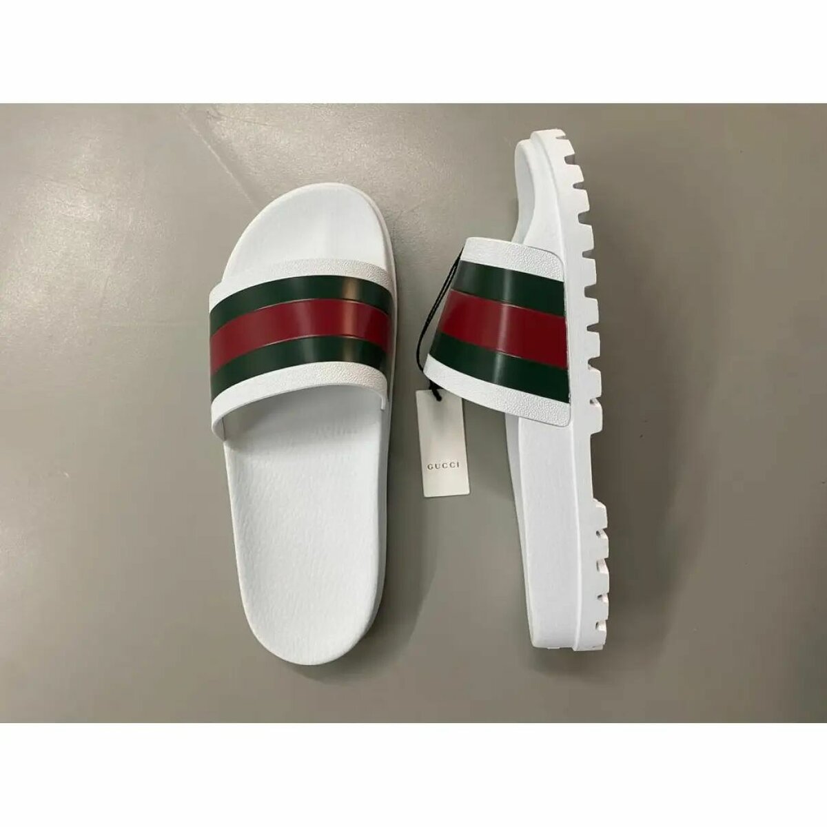 Tongs de plage Gucci élégantes