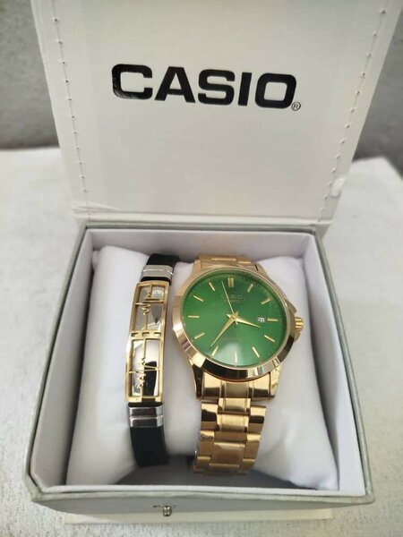 Montre Casio avec accessoires