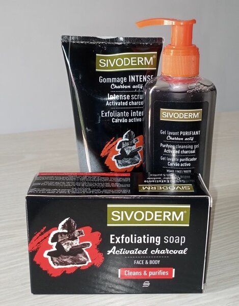 Savon gommant au charbon actif