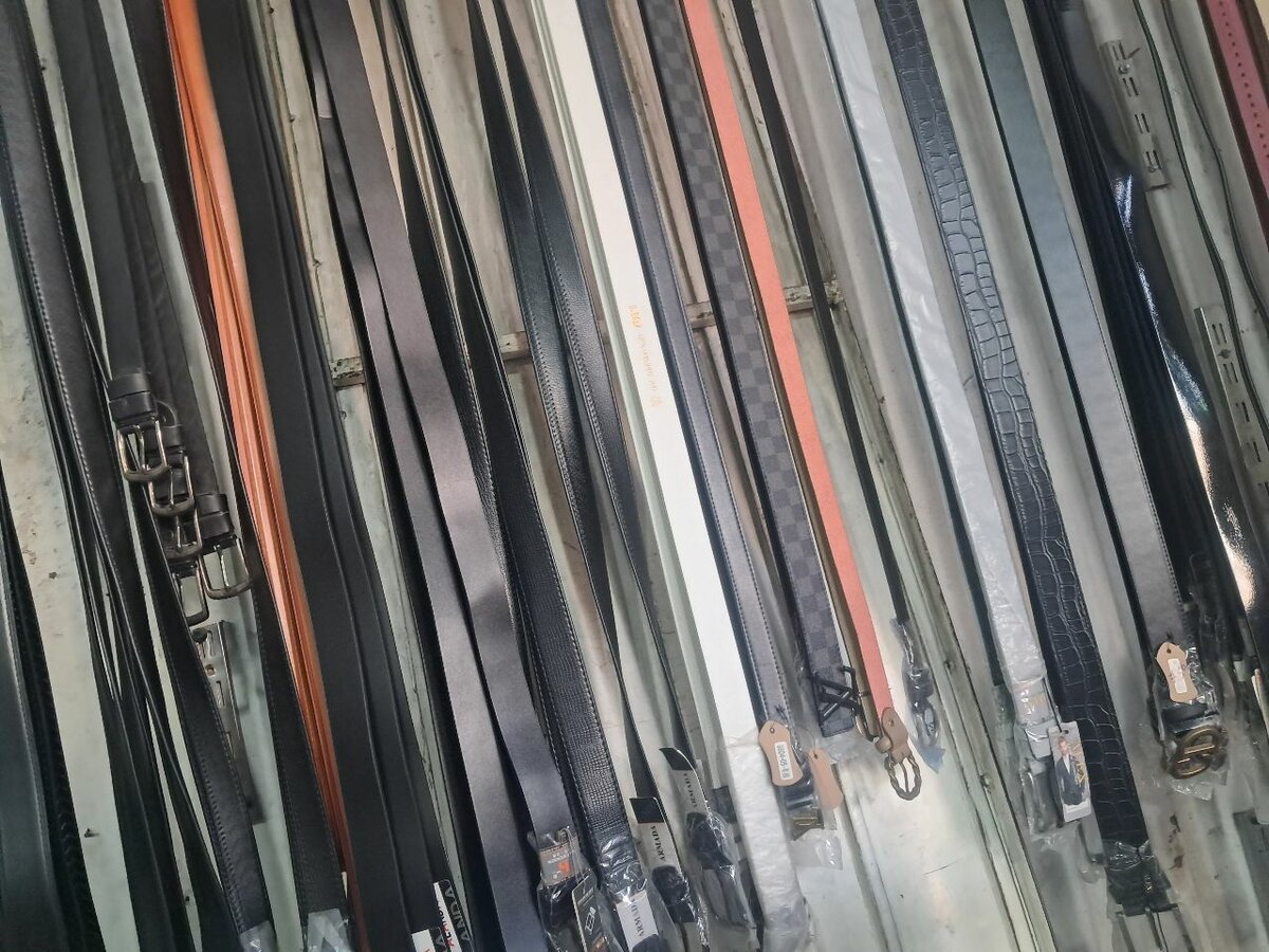 Ремень от 250 сом до 1800 сом кожа ,гелвый ,пресованный