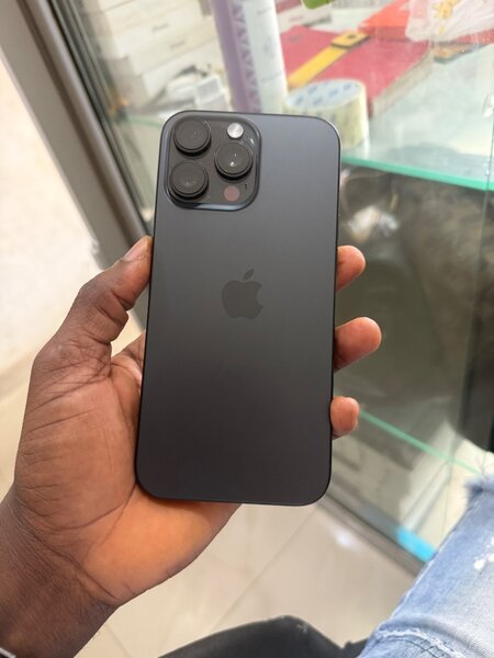 16 pro max 256giga quasi neuf