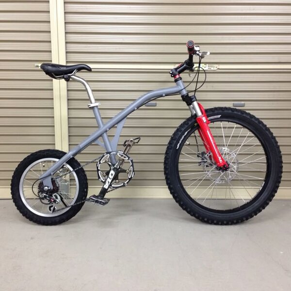 Vélo tout-terrain robuste