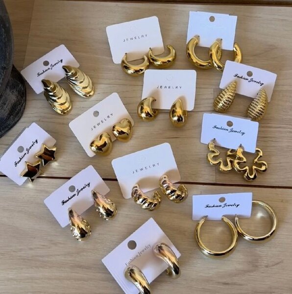 Elegant Gold Hoop Earrings