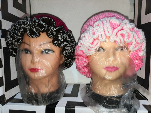 Bonnets en laine colorés