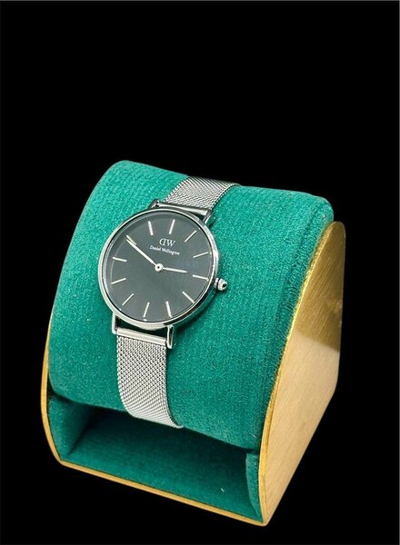 Montre élégante en acier inoxydable