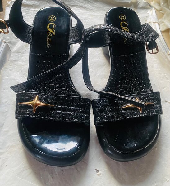 Sandales noires élégantes