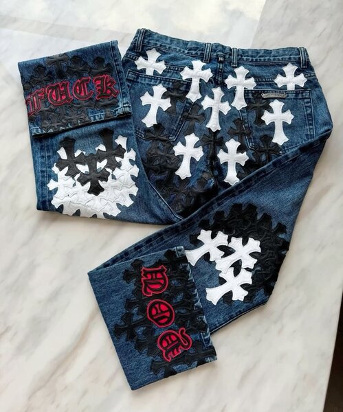 Jeans brodés style grunge