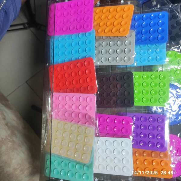 12Ventouses à cole Colorés