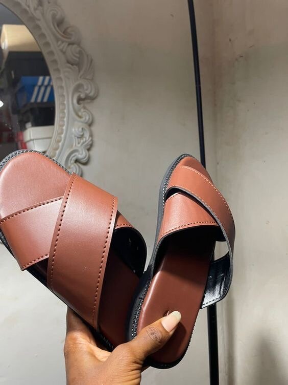 Sandales marron en cuir élégant