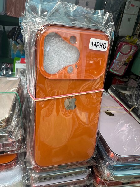 Coque iPhone 14 Pro Orange